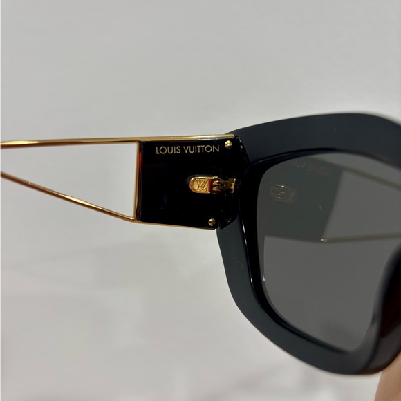 Louis Vuitton Sunglasses Black/Gold - Picture 6 of 8